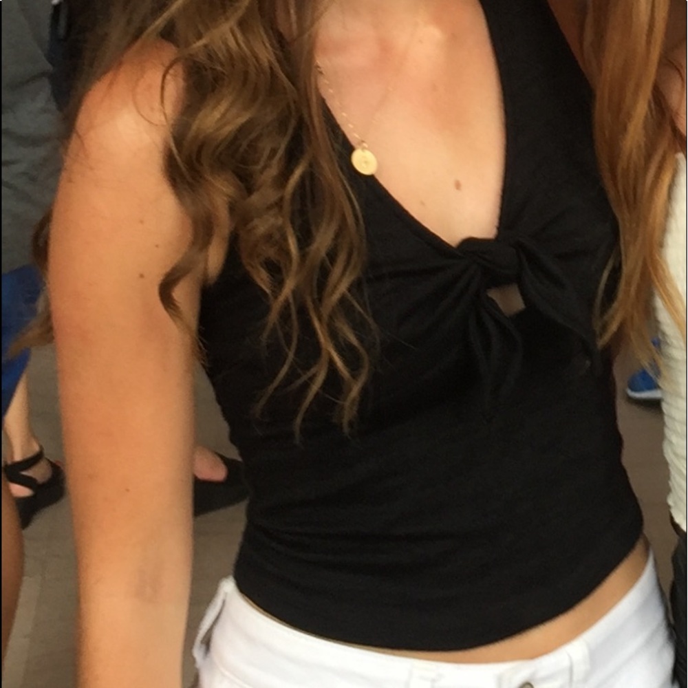 Black tank top w/ key hole & bow